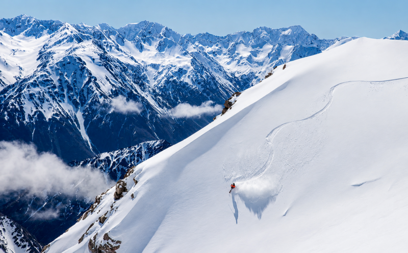 luxury-in-new-zealand-skiiing