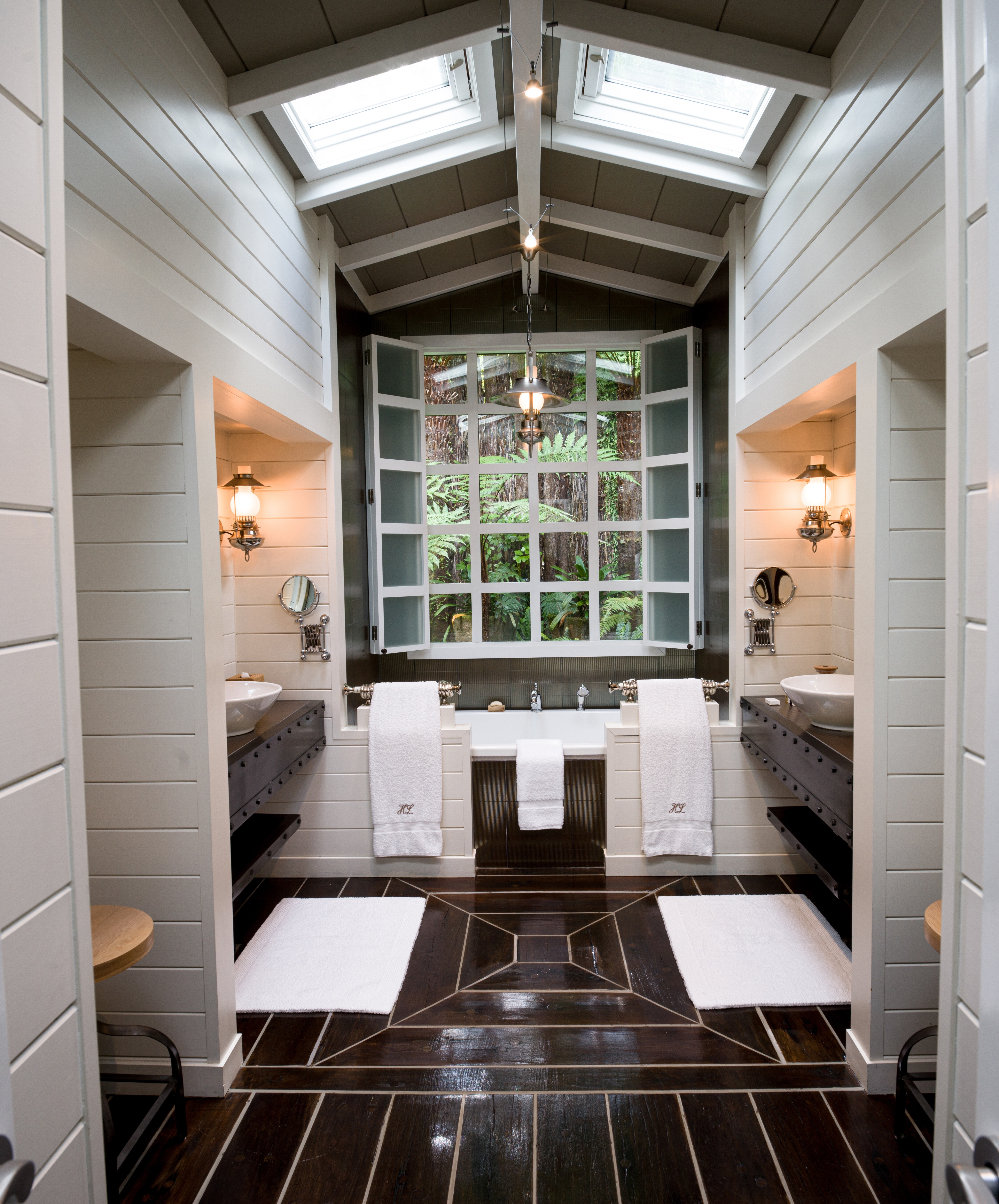 Huka lodge suite bathroom