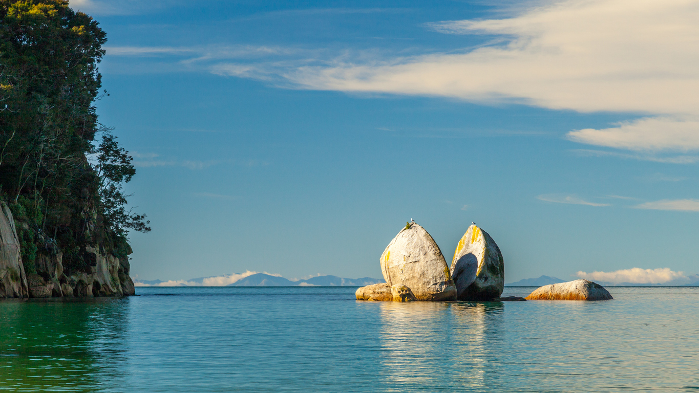 Abel tasman split apple rock