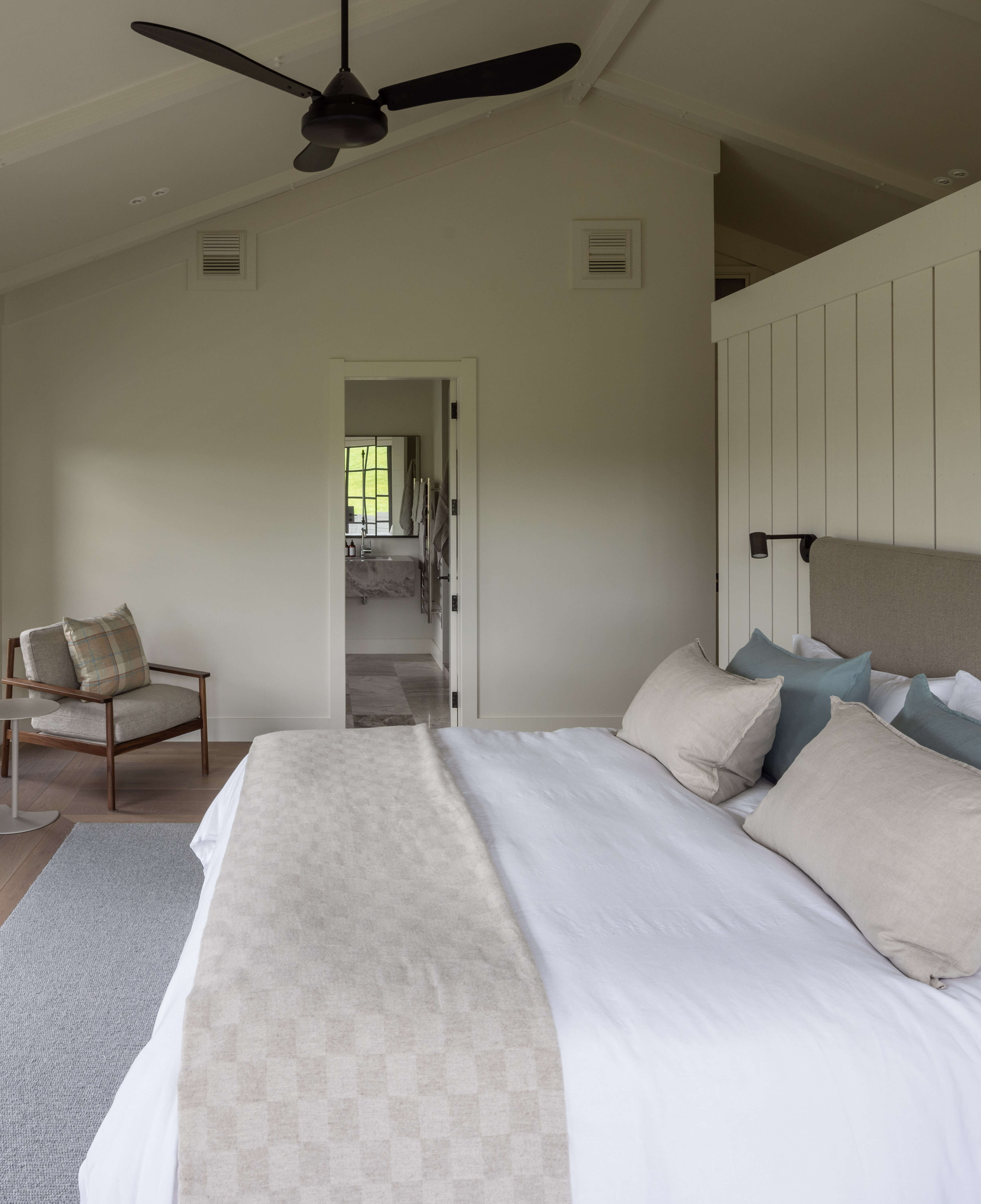 Euchre lodge bed
